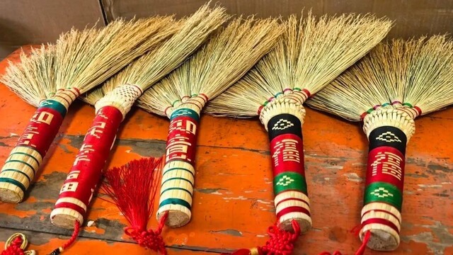 匠人走“新”传承老手艺　笤帚玩转七十二变俏销全国