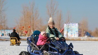 甘肃金塔：冰天雪地生“金银”