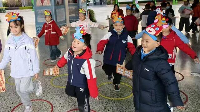 多地中小学取消期末统考 释放什么信号？