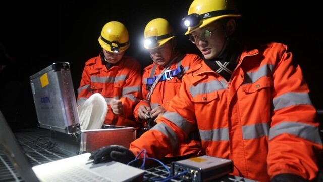 夜巡大桥保畅通