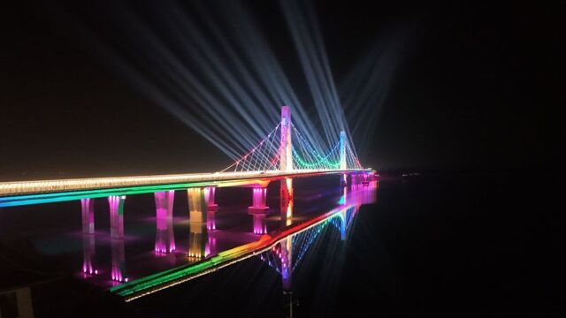 澄江大桥夜景璀璨夺目