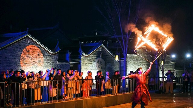 传统年俗点亮古镇年味