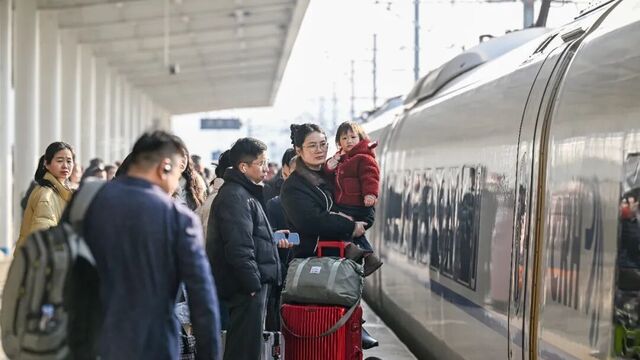 直击春运首日：浓浓“年味”
