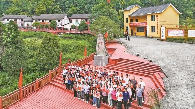 十载神山焕新颜