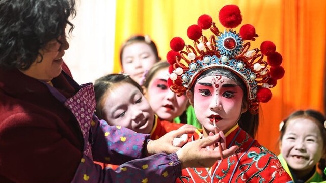 锣鼓一响拉满氛围感　甘肃“社”牛秀实力