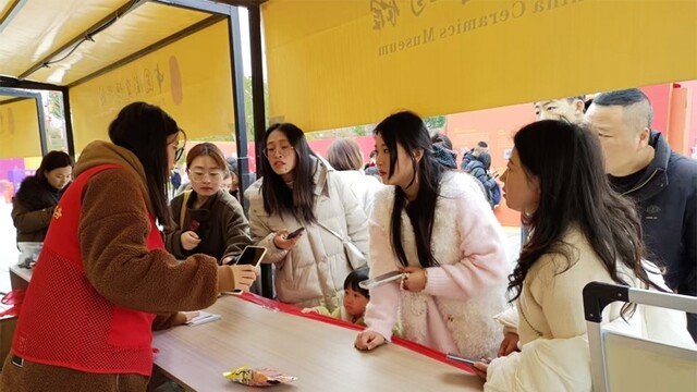 一抹志愿红 绘就文明旅游风景线