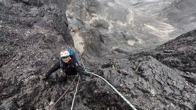 甘肃勇士登顶大洋洲之巅　海拔近5000米峰顶飞下期待了