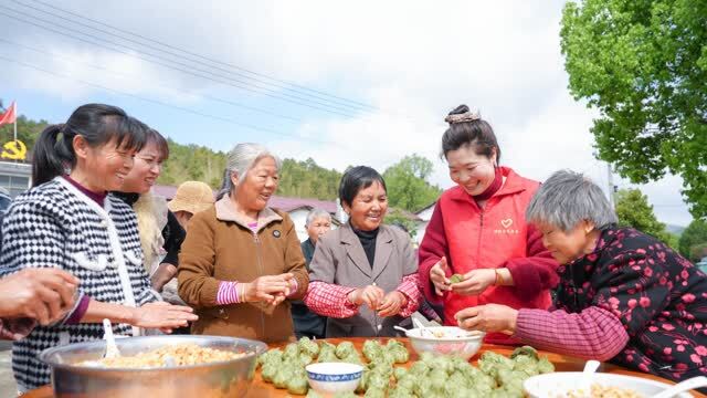 手作清明粿 浓浓邻里情