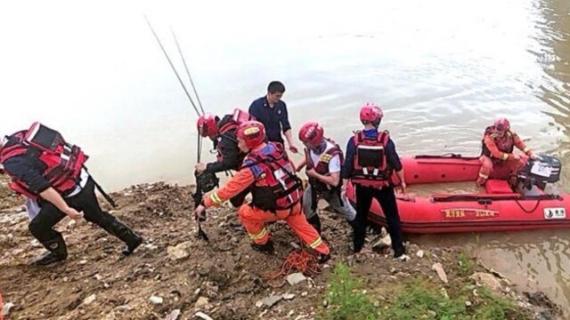 河道涨水致两拨钓鱼者遇险 消防一天两次出动营救