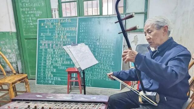 放下锄头当导演 82岁英山老农佘景富连办三年“村晚”
