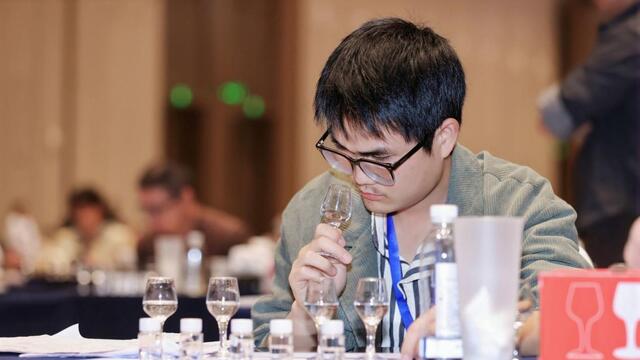 不食辛辣、天天品酒——这位“95后”匠人荣获全国五一劳动奖章