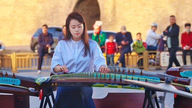 甘肃酒泉街角音乐会开演