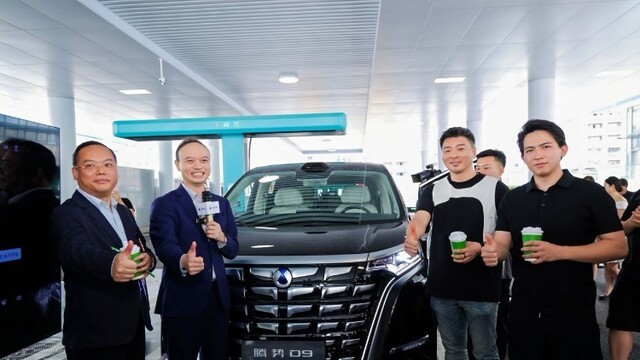 上市即交付！第二代腾势D9在深圳开启首批交付