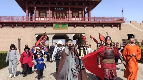 仿古入关　敦煌阳关沉浸式古风游引爆初夏旅游热