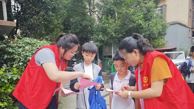 大手牵小手 防溺齐步走