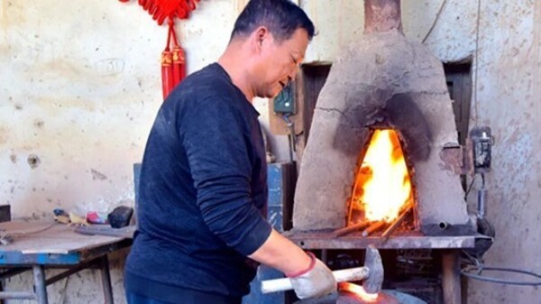 敦煌铁器加工技艺：千年炉火　锻铁成器
