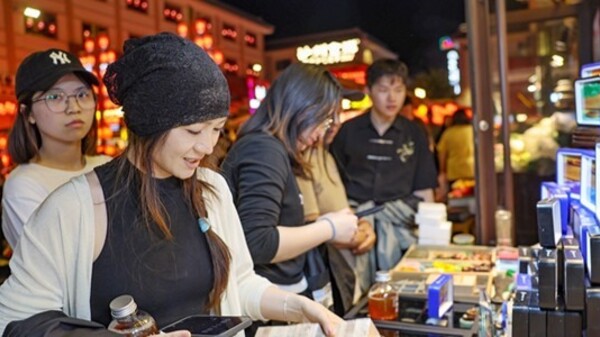 敦煌夜市：把千年文化“淘”回家