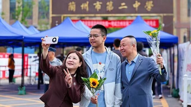 兰州温情迎高考