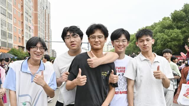青春执笔赴山海 温情护航高考路