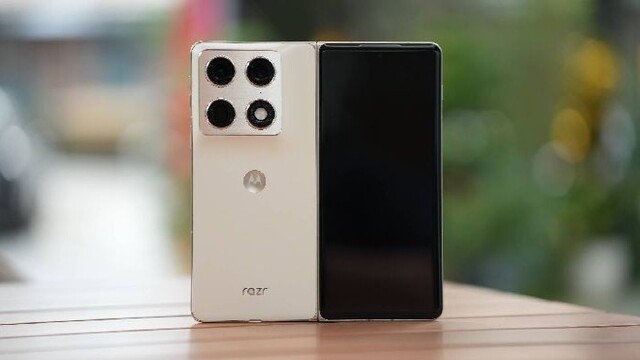 摩托罗拉Razr Fold体验：去，把三星的桌子掀了