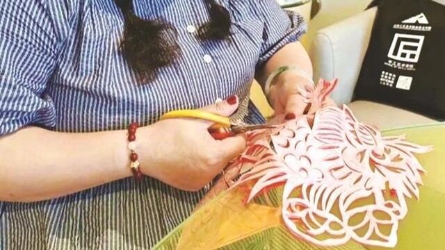 守艺人“剪”述陇上山河　指尖生花不“遗”般