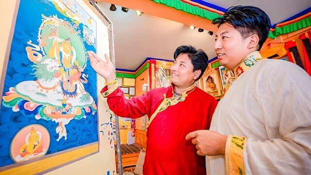 兄弟匠心传承千年非遗　最炫民族风圈粉外国游客
