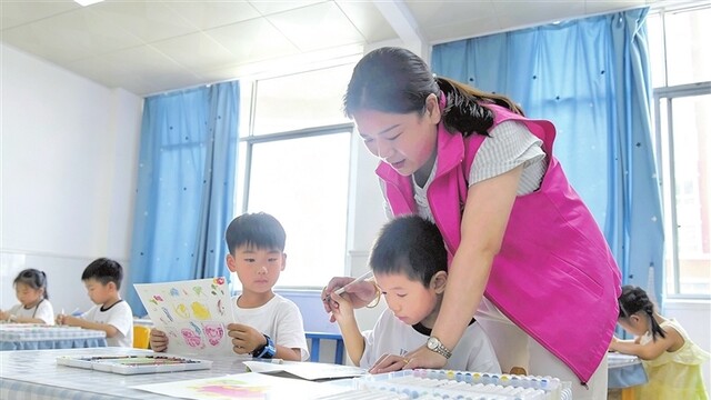 公益托管点亮缤纷假期