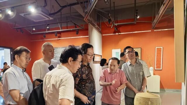 陶瓷书法精品展在上海举行