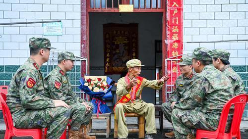 走访慰问老兵