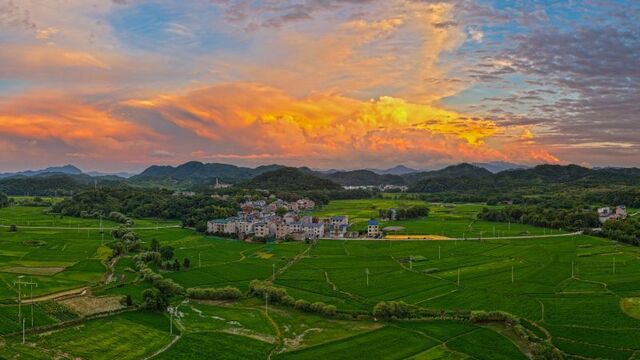 霞映和美乡村