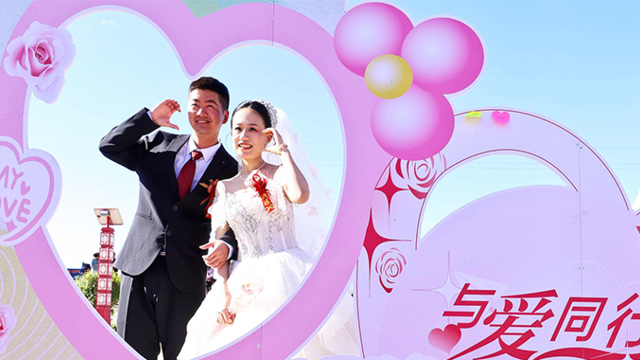 甘肃临泽弘扬婚俗新风　定格浪漫真爱