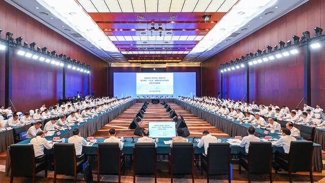 深化中央企业与重庆市合作座谈会在京举行 袁家军出席并讲话