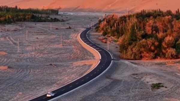 敦煌黑山嘴大桥与旅游公路为乡村振兴“铺路”