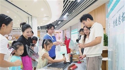 图书馆晒书大会引市民打卡