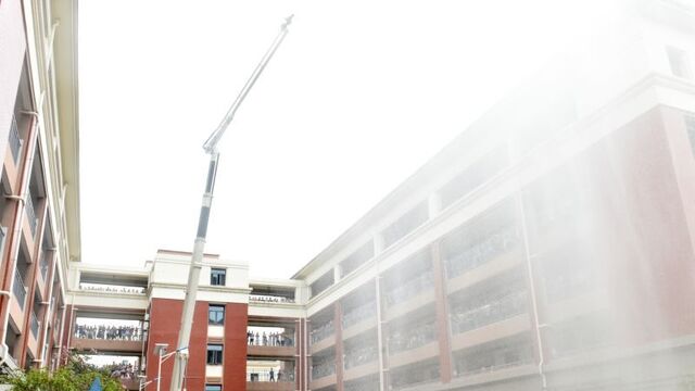 消防演练进校园 上好安全“第一课”
