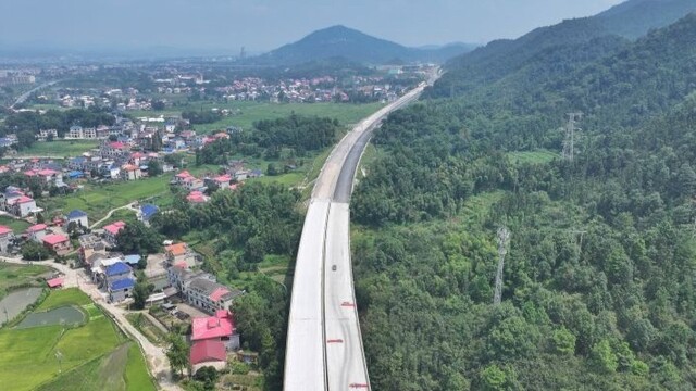 高速公路建设忙