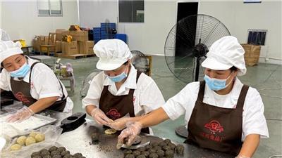 抢抓产销旺季 赶制月饼迎中秋