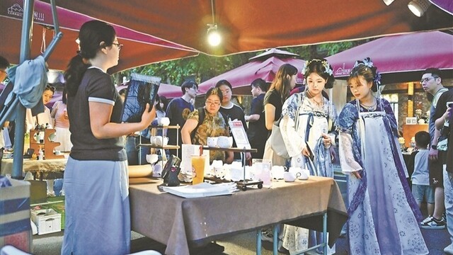 多彩赣鄱 夜色生金