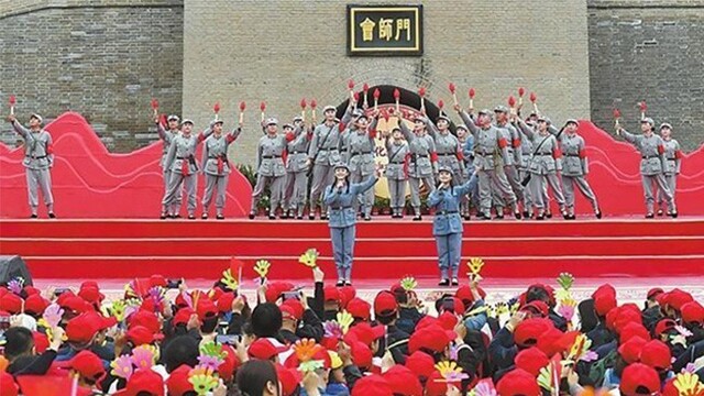 甘肃张掖半程马拉松激情开跑