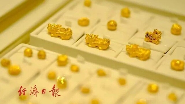 金饰克价，1个月猛跌100元