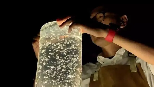 堪比科幻大片！苹果新实验发布：猜猜iPhone XS怎么拍的水？-由iphonexsmax拍摄水印