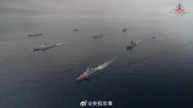 中俄海军第三次太平洋联合海上巡逻画面 图：央视军事微博