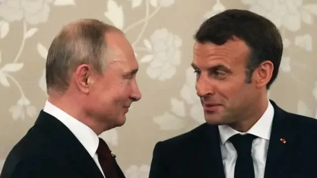 马克龙（右）、普京曾经多次会晤，可在俄乌冲突以后，会晤机会归零，目前法国方面重提可能邀请普京参加诺曼底登陆纪念日