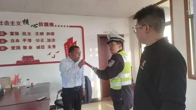 村干部工作日聚餐饮酒?纪委介入