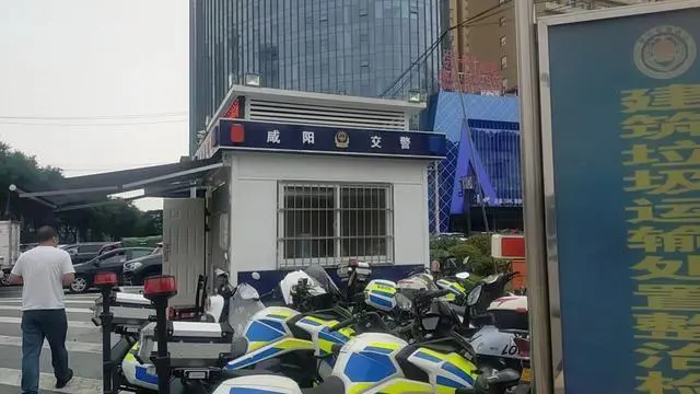 任师傅被拦住的咸阳交警执法岗亭 受访者供图