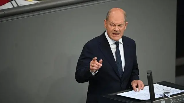 朔尔茨在议会发言