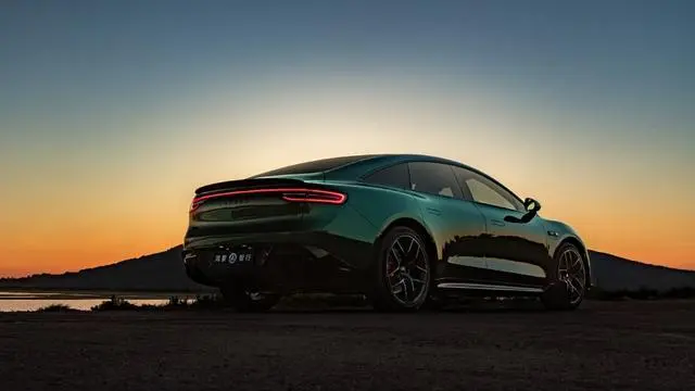 智界亮相中国年度车双城盛典 品牌2.0实力获专业媒体集中检验 智界亮相中国年度车双城盛典 品牌2.0实力获专业媒体集中检验