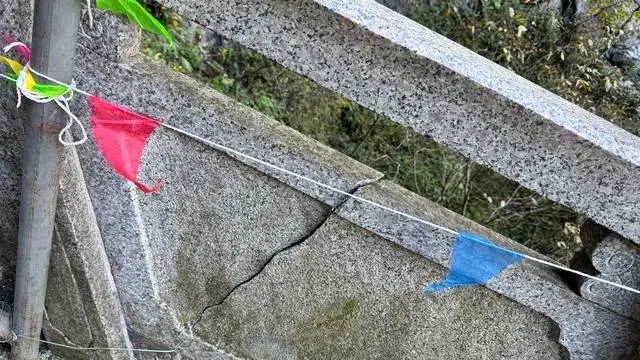 五問「越野車景區爬階梯」:是否損害遊客權益和..