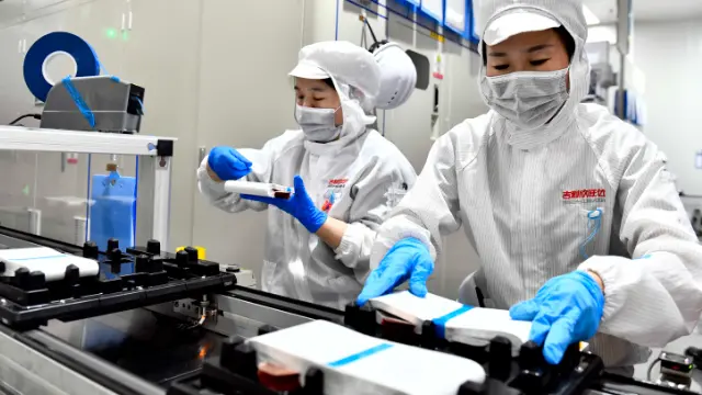  锂价走低，锂矿却抢手：新一轮周期下锂电产业格局分化