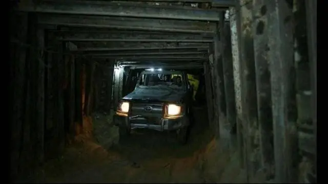 皮卡车能轻松地在哈马斯的坑道系统中穿行